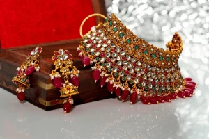 gold-jewelry-kundan-necklace-matching-600nw-2183283395